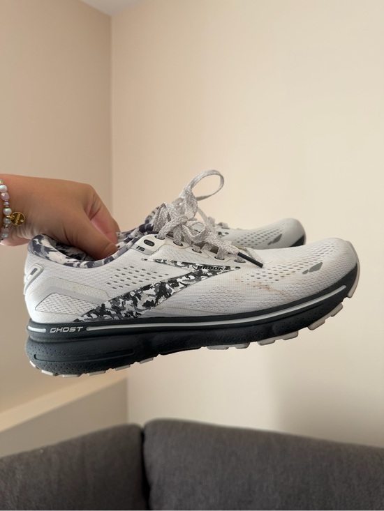 Brooks Shoes - BROOKS Ghost Running Sneakers, Women's Size 8.5 -- GENTLY USED